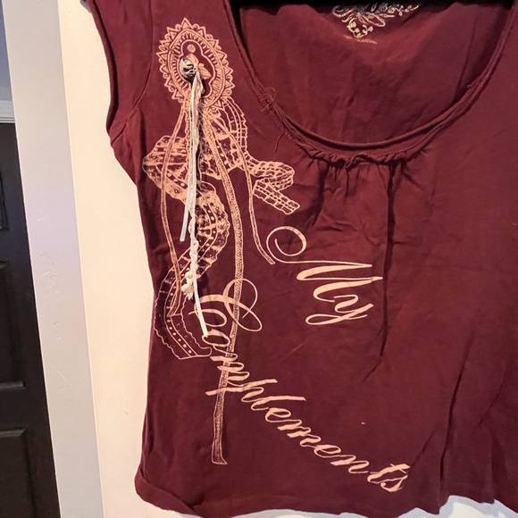 ~Zara~ Women's Burgundy Graphic Top - Picture 2 of 5